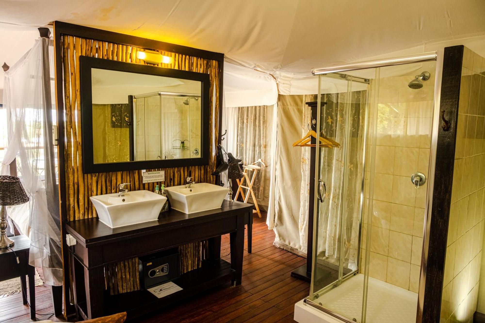 Taranga Safari Lodge Rundu Exteriör bild
